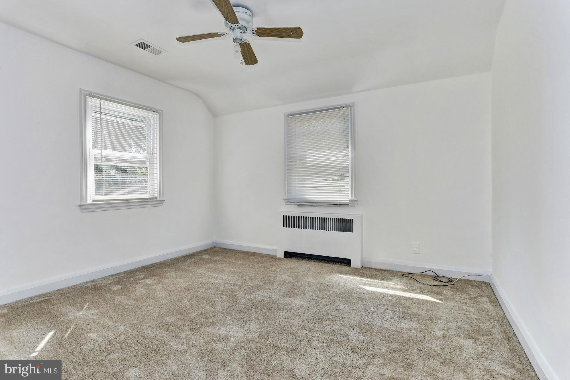 3127 Dunglow Road Baltimore, MD 21222 - Photo 10 of 14 an empty room with windows and closet