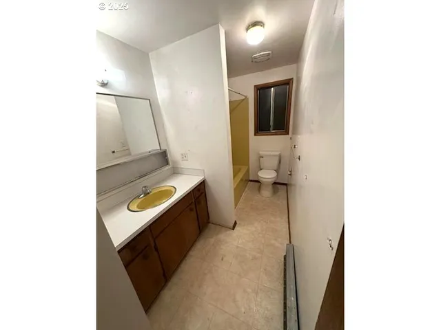 $390,000 | 208 Northwest 24th Street, McMinnville, OR 97128