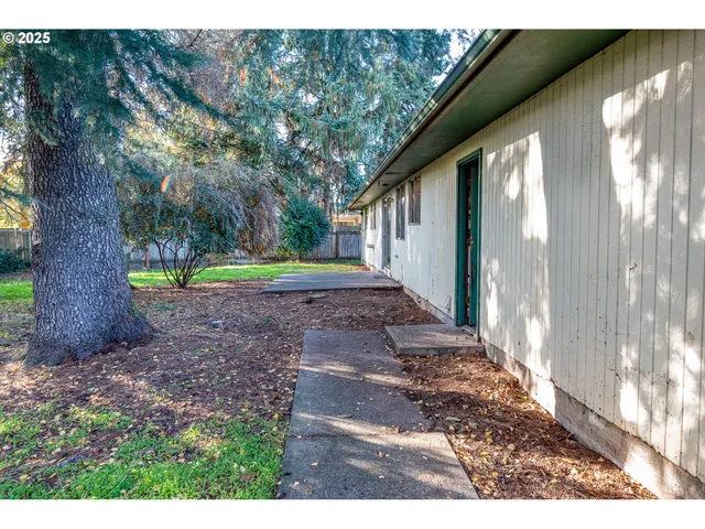 $390,000 | 208 Northwest 24th Street, McMinnville, OR 97128
