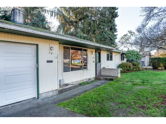 $390,000 | 208 Northwest 24th Street, McMinnville, OR 97128
