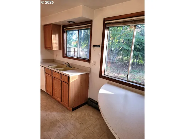 $390,000 | 208 Northwest 24th Street, McMinnville, OR 97128