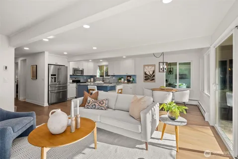 $1,095,000 | 1305 Kings Place Northwest, Bainbridge Island, WA 98110