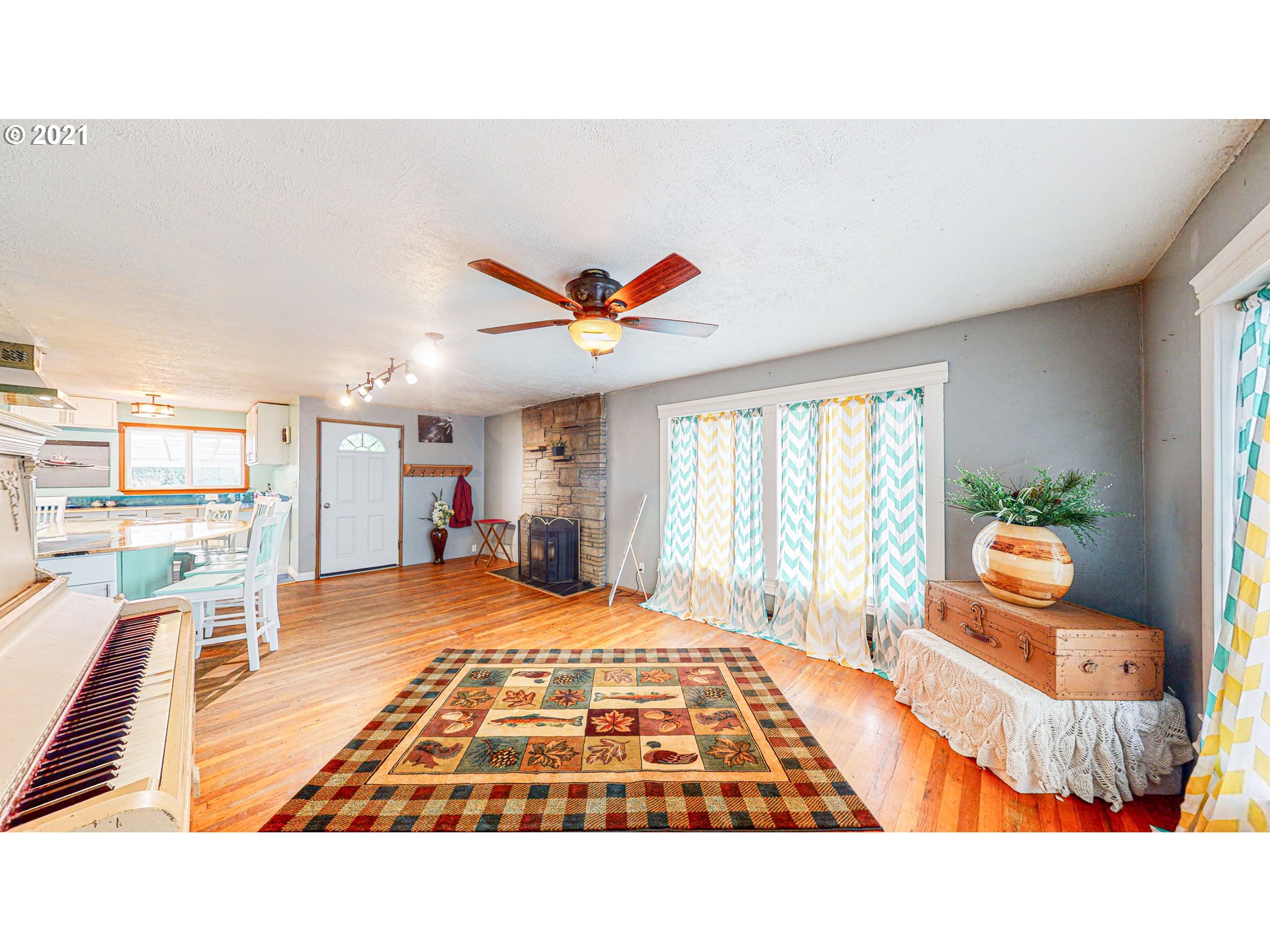 910 State Street North Bend, OR 97459 - Photo 11 of 28 Gallery Image 11