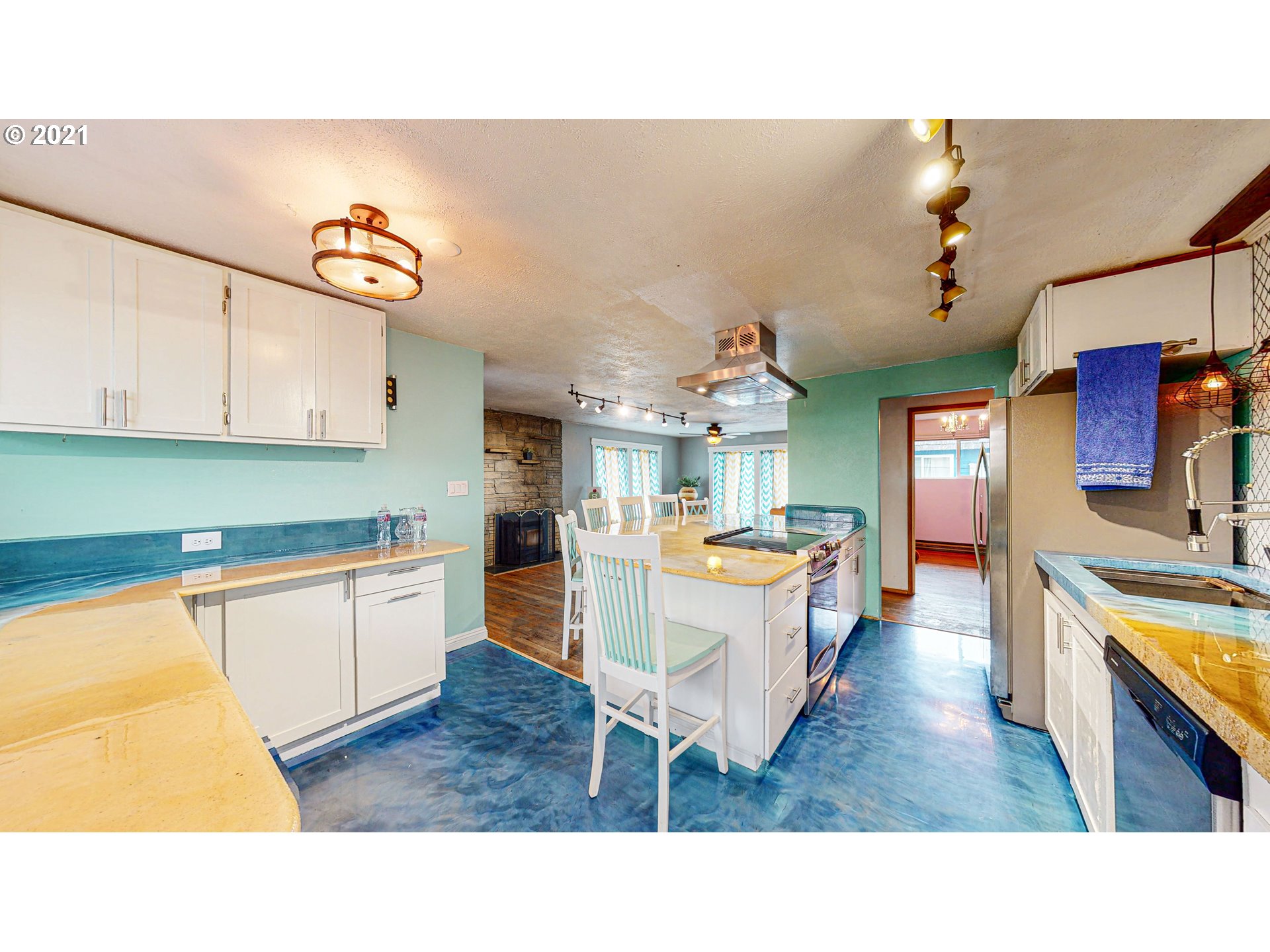 910 State Street North Bend, OR 97459 - Photo 13 of 28 Gallery Image 13