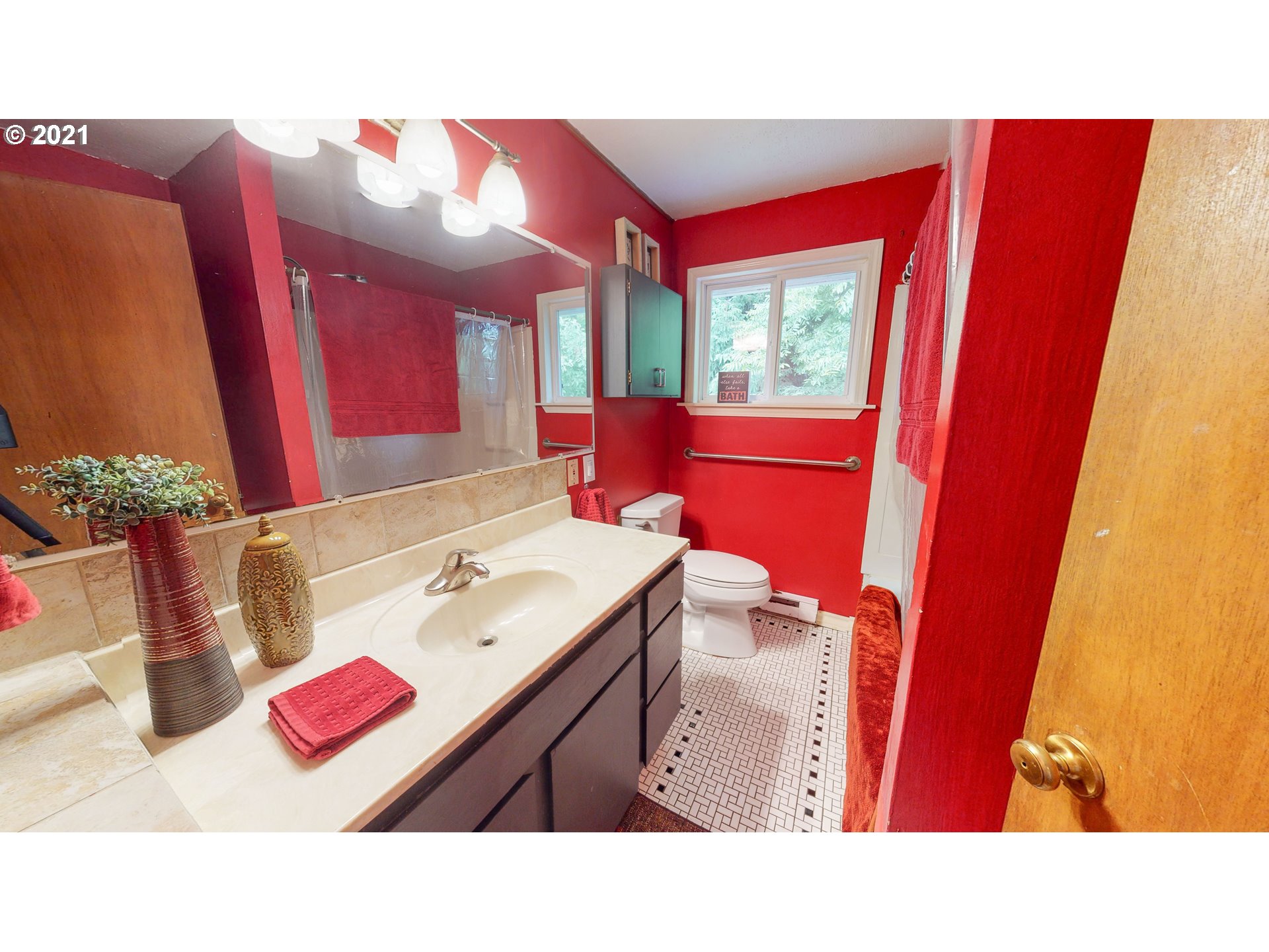 910 State Street North Bend, OR 97459 - Photo 18 of 28 Gallery Image 18