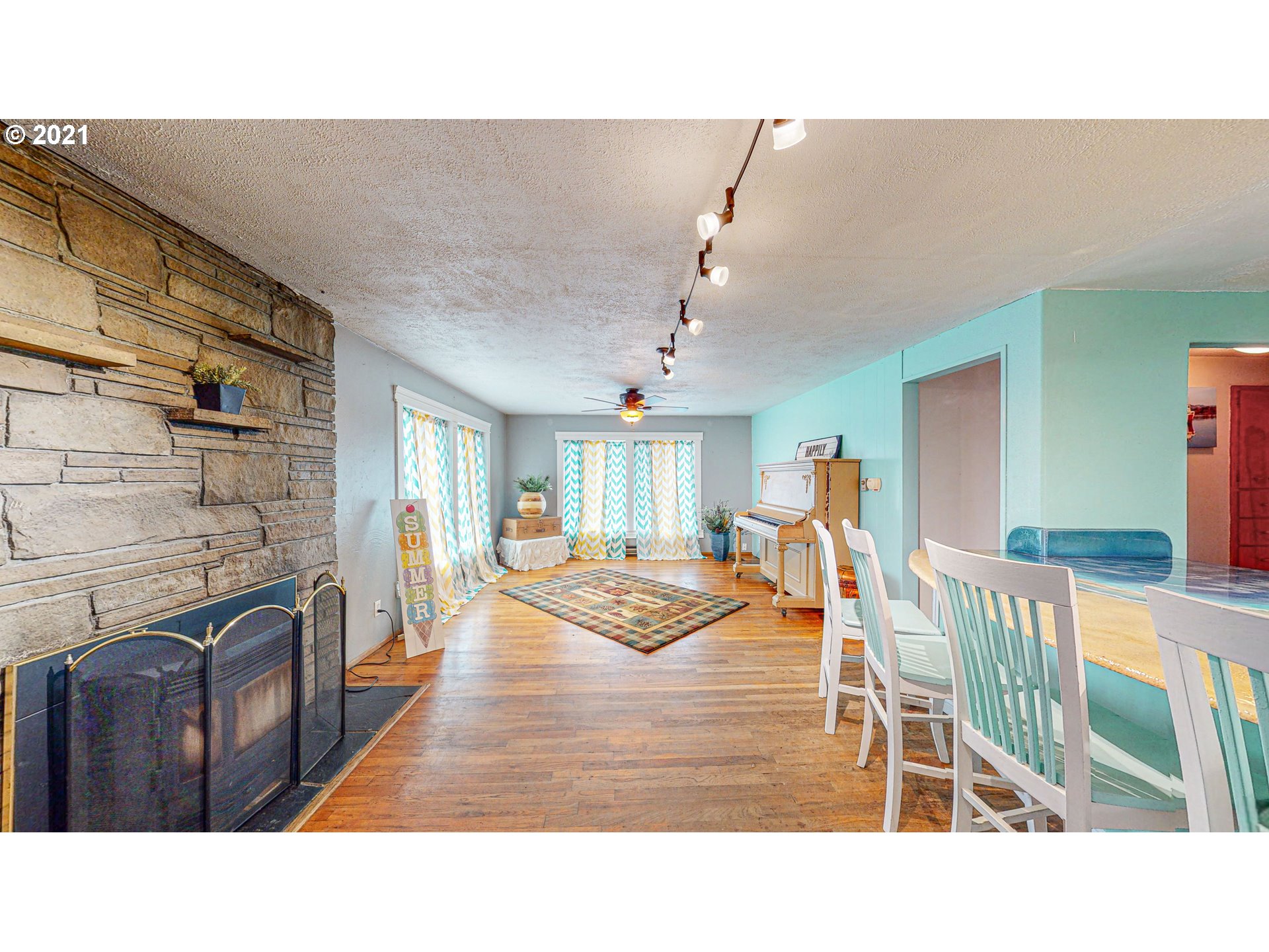 910 State Street North Bend, OR 97459 - Photo 3 of 28 Gallery Image 3