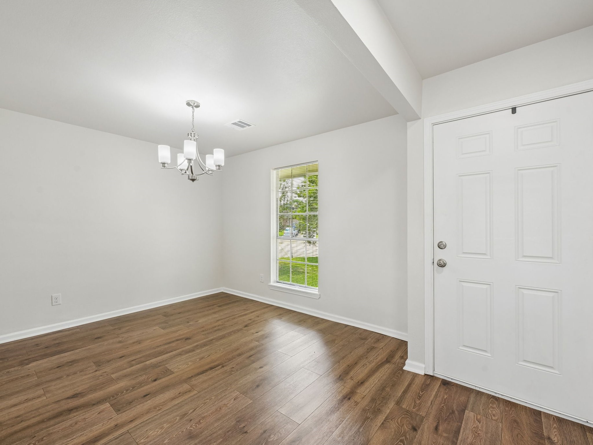 7110 Log View Drive Houston, TX 77040 - Photo 4 of 32