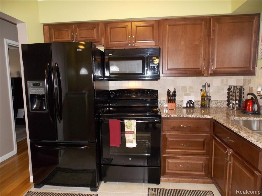 32456 Ridgefield Avenue Warren, MI 48088 - Photo 14 of 41 DSCN9315.JPG