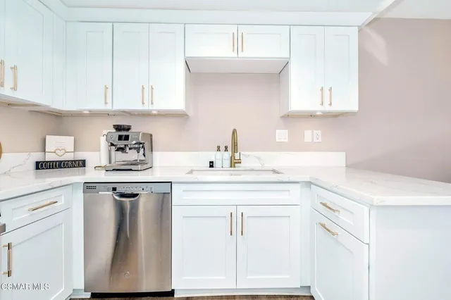 $799,000 | 6435 Winona Court, Oak Park, CA 91377