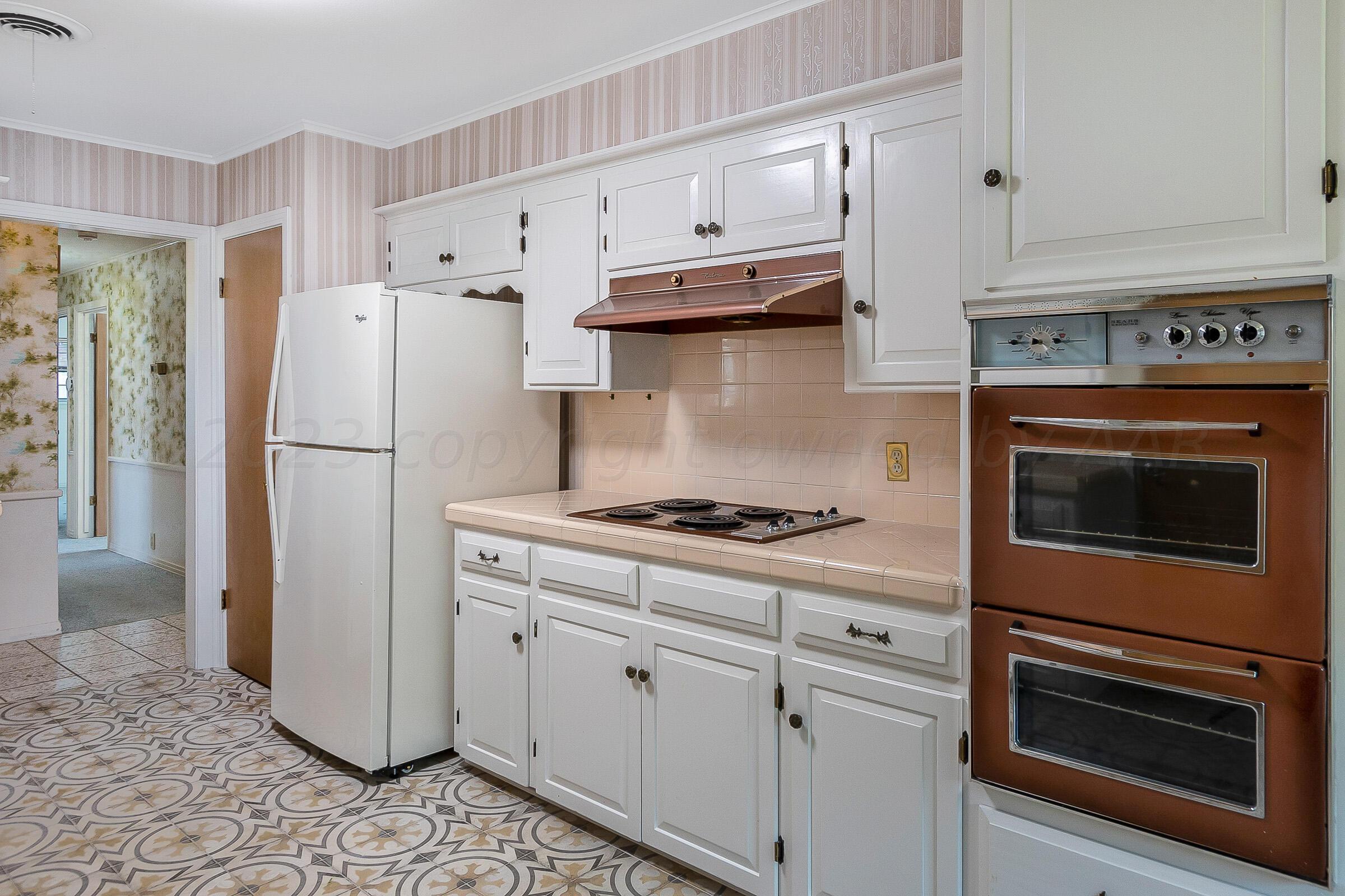 6017 Gainsborough Road Amarillo, TX 79106 - Photo 12 of 28 Kitchen 3