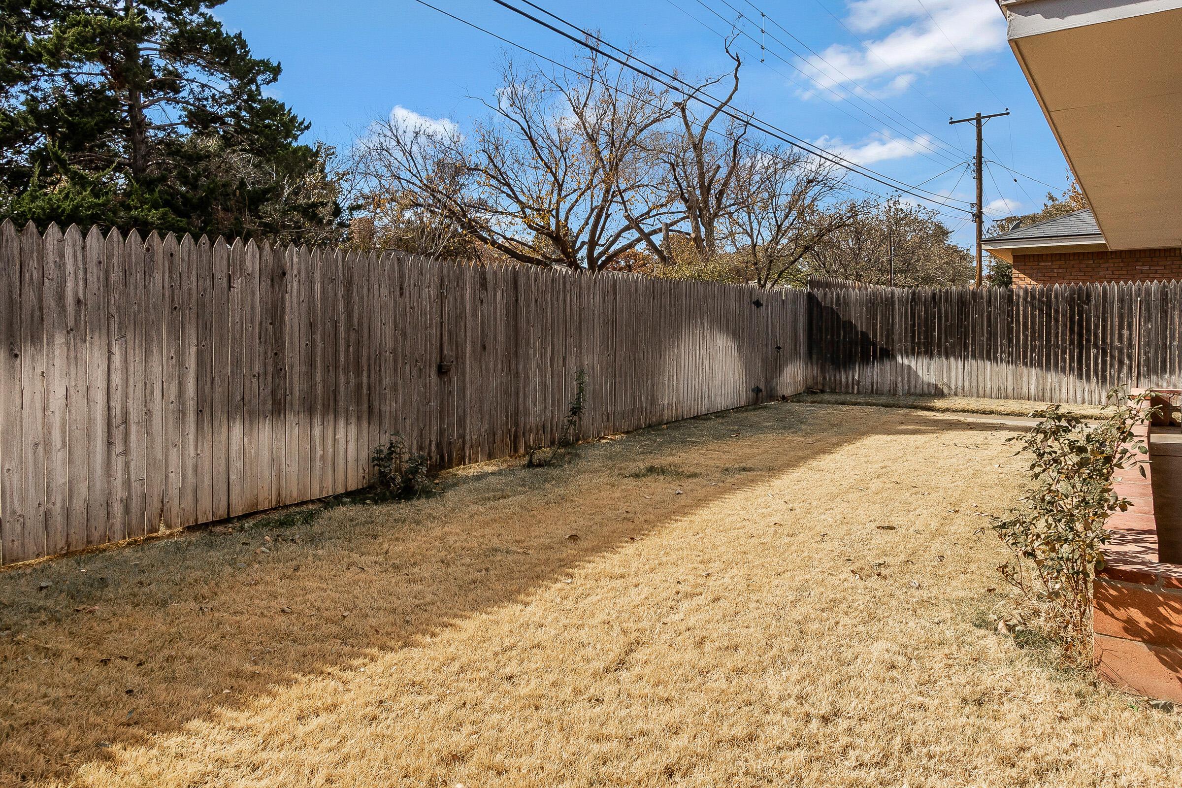 6017 Gainsborough Road Amarillo, TX 79106 - Photo 24 of 28 Back Yard