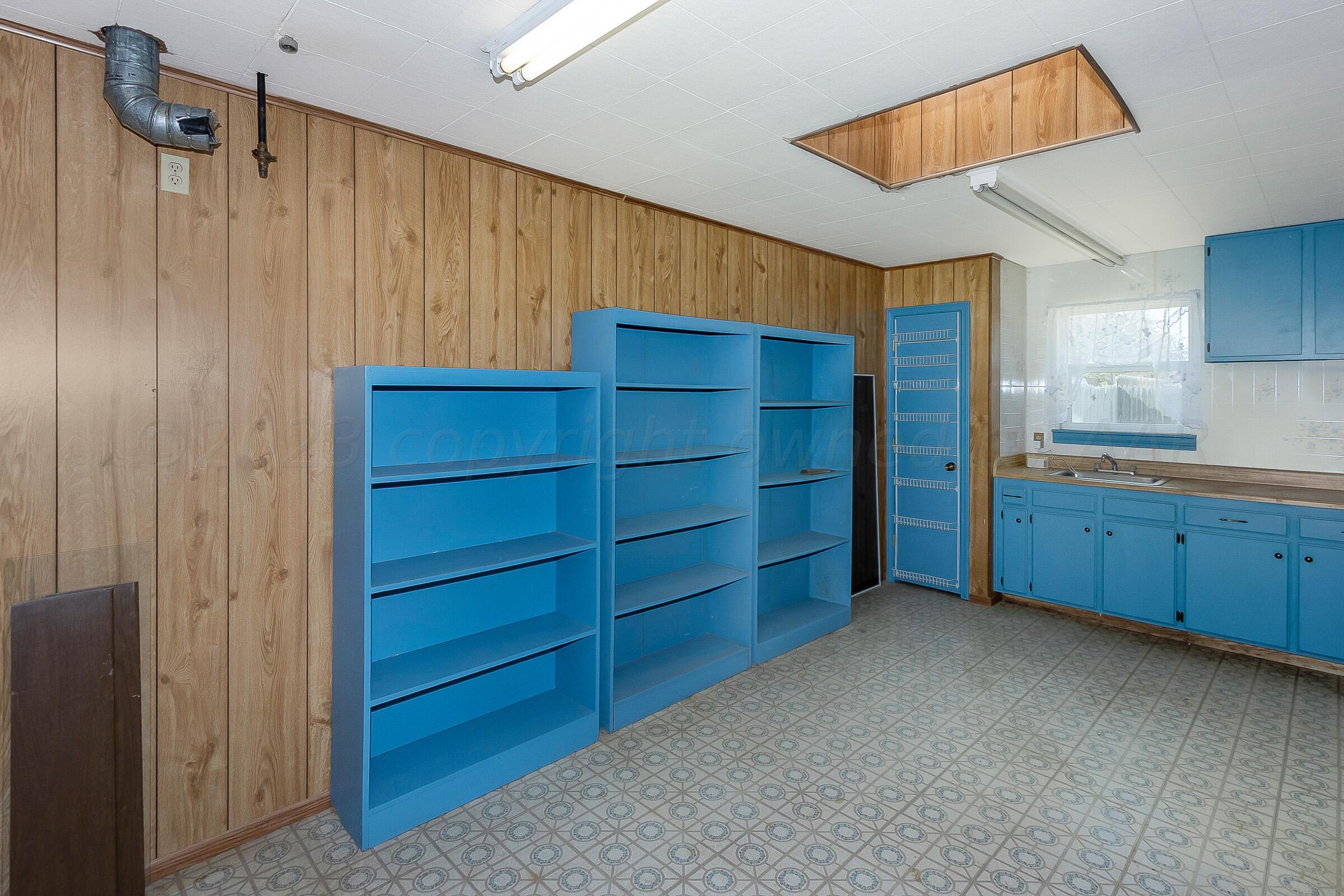 6017 Gainsborough Road Amarillo, TX 79106 - Photo 27 of 28 Inside Shop 2