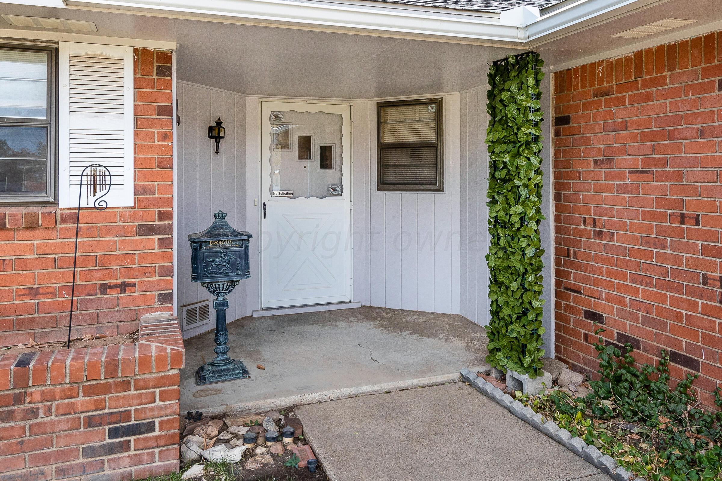6017 Gainsborough Road Amarillo, TX 79106 - Photo 4 of 28 Front Porch