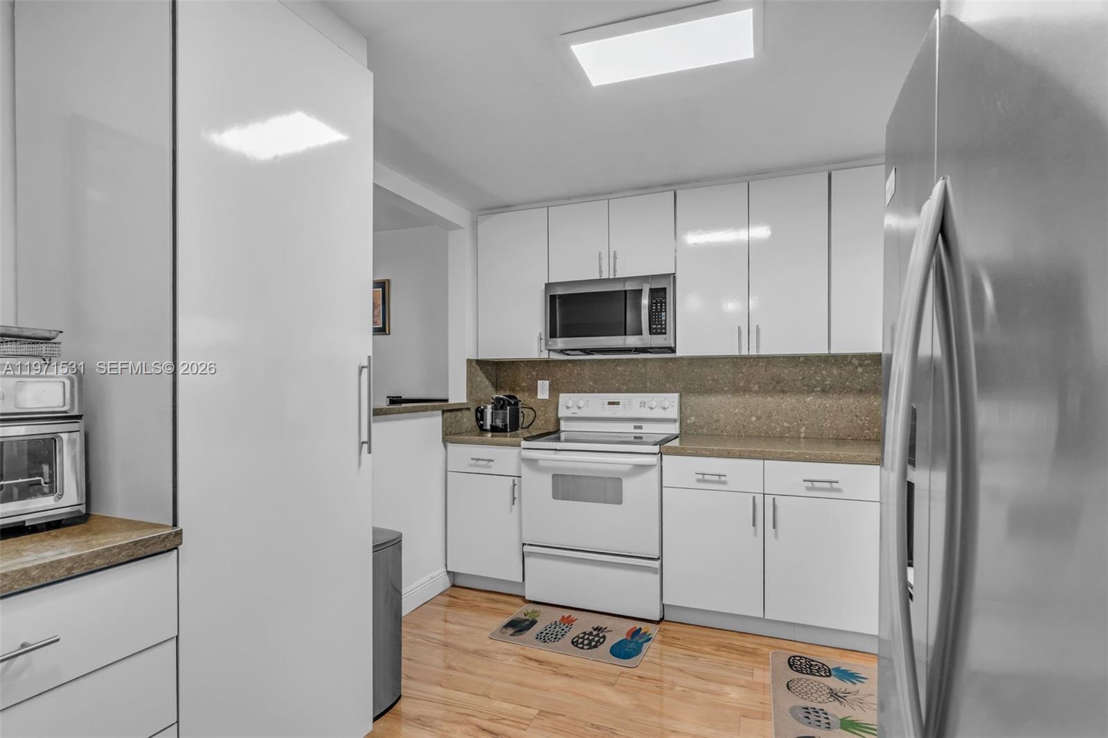 100 Ocean Ln Drive, Unit 301 Key Biscayne, FL 33149 - Photo 7 of 20