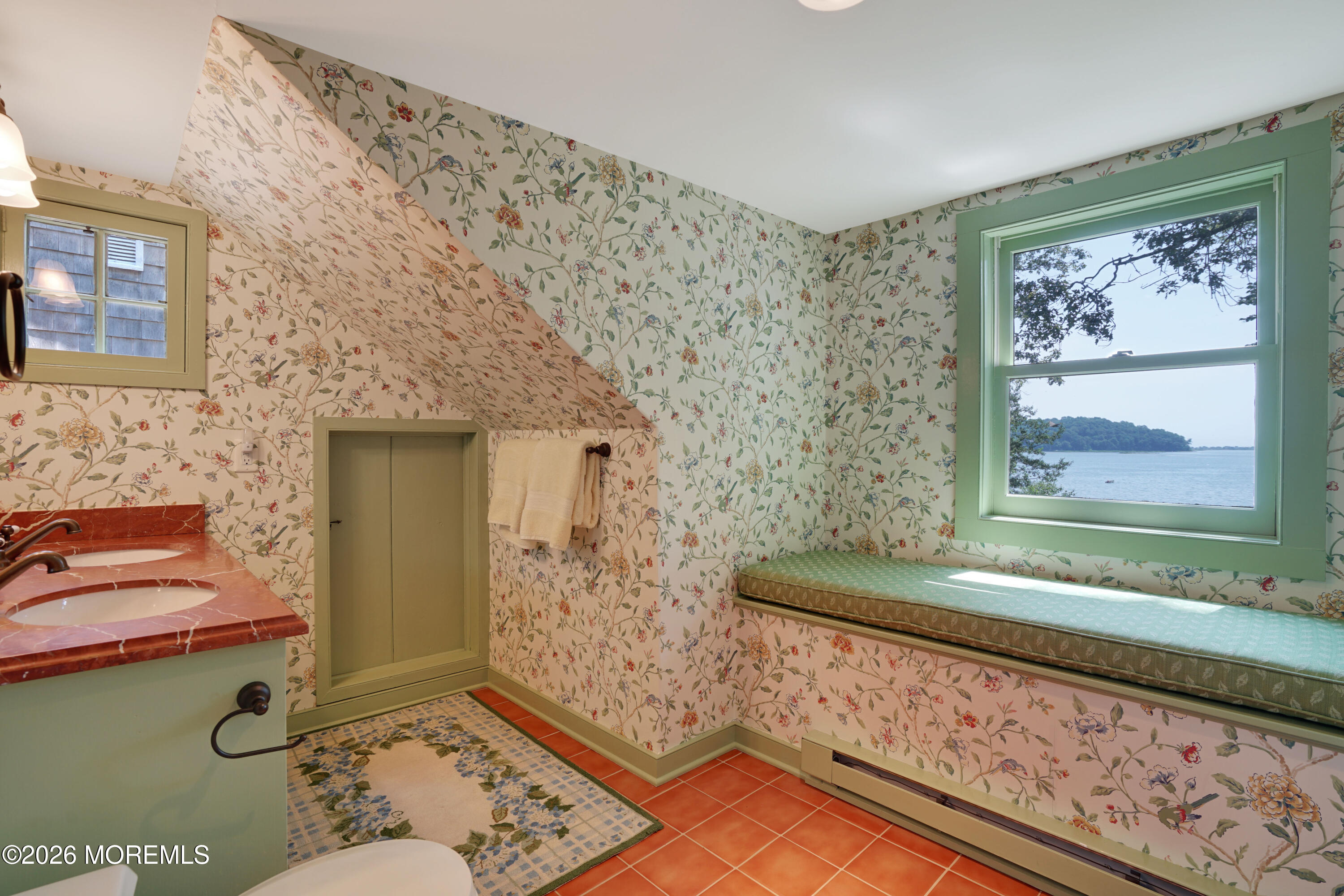 946 Navesink River Road Rumson, NJ 07760 - Photo 27 of 56 Ensuite 14' x 9' Bathroom
