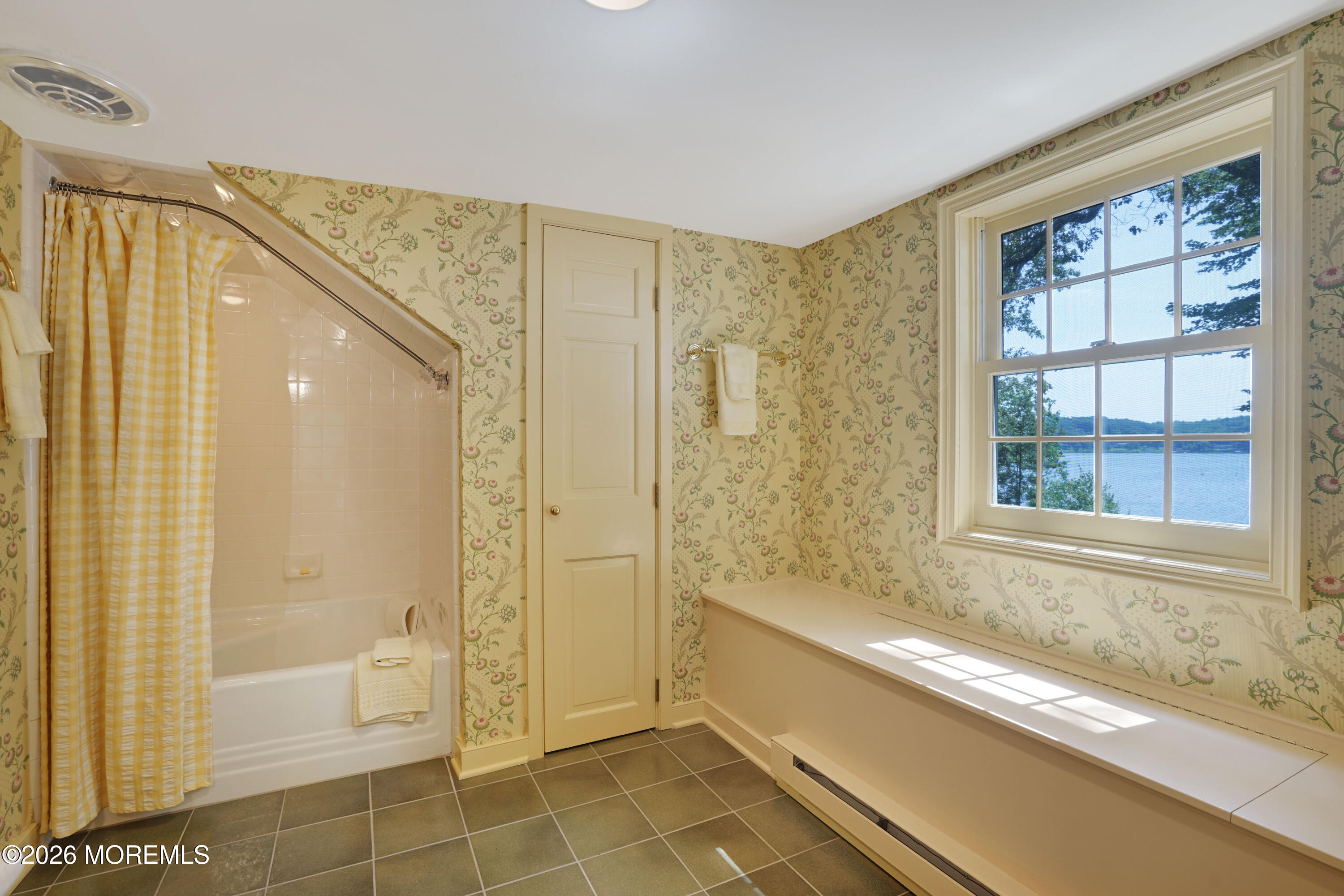 946 Navesink River Road Rumson, NJ 07760 - Photo 31 of 56 Ensuite 15' x 9' Bathroom
