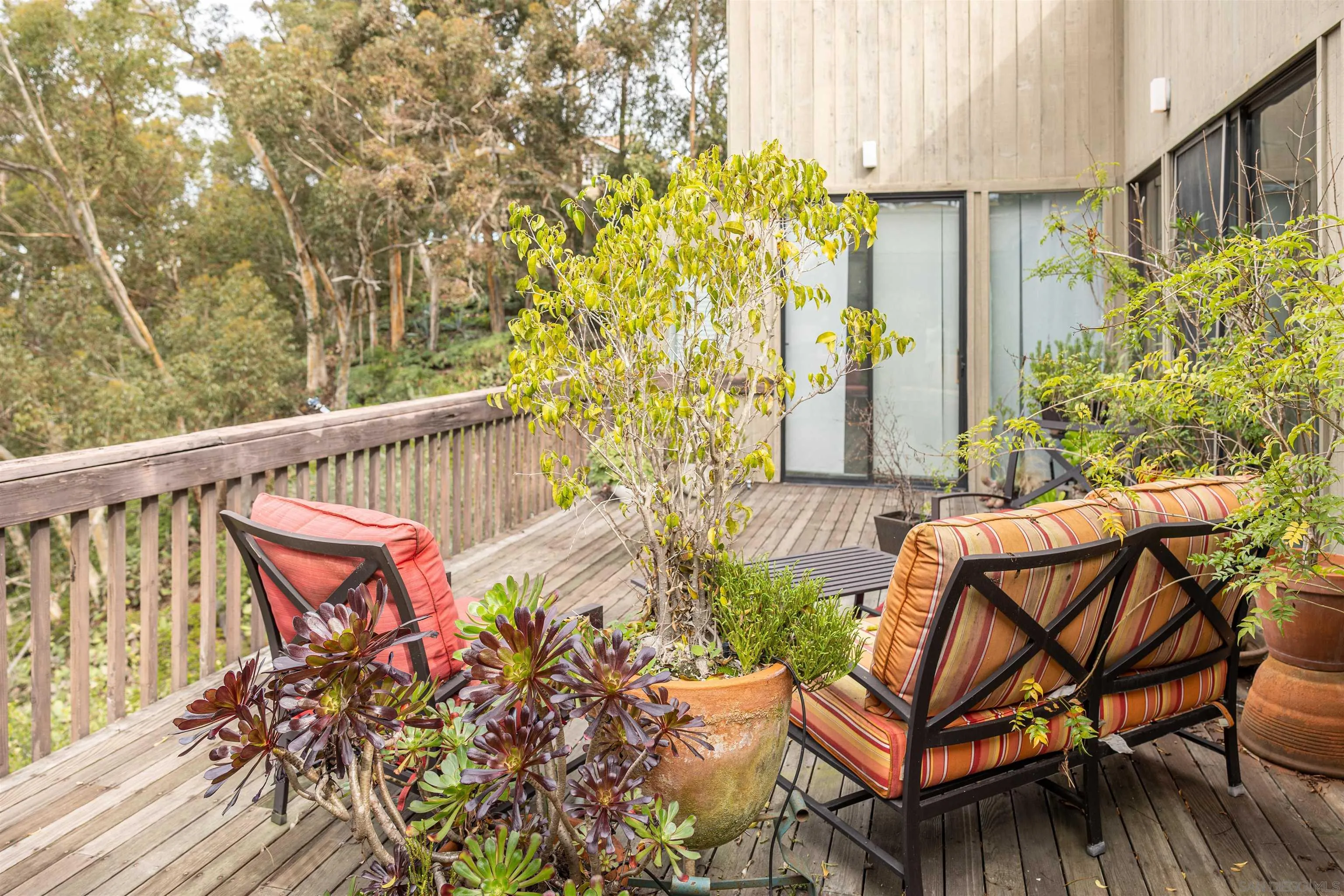 4291 Allen Road San Diego, CA 92103 - Photo 8 of 30 a view of a chairs and table in the balcony