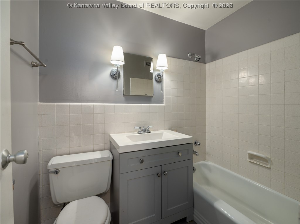 1800 Roundhill Road, Unit 706 Charleston, WV 25314 - Photo 12 of 34 Gallery Image 12