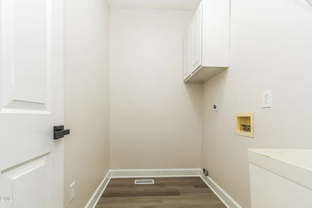 a view of utility room