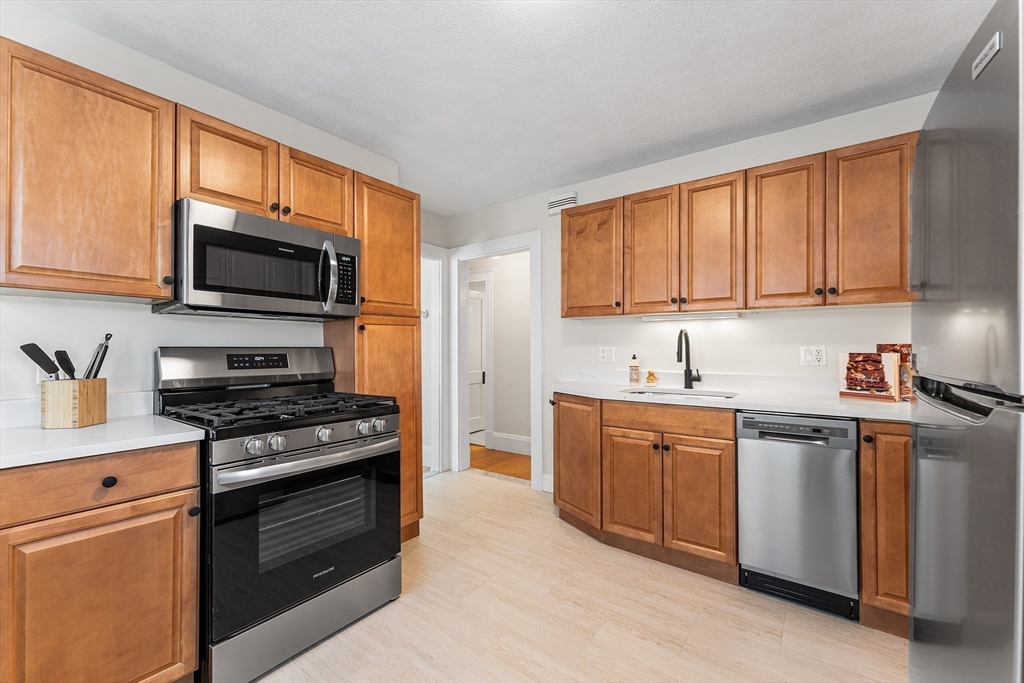 51 Kenmere Road, Unit 51 Medford, MA 02155 - Photo 9 of 39 Gallery Image 9