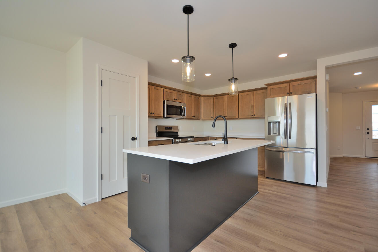 1057 Elderberry Road Oconomowoc, WI 53066 - Photo 10 of 31 83 ARWT (11)