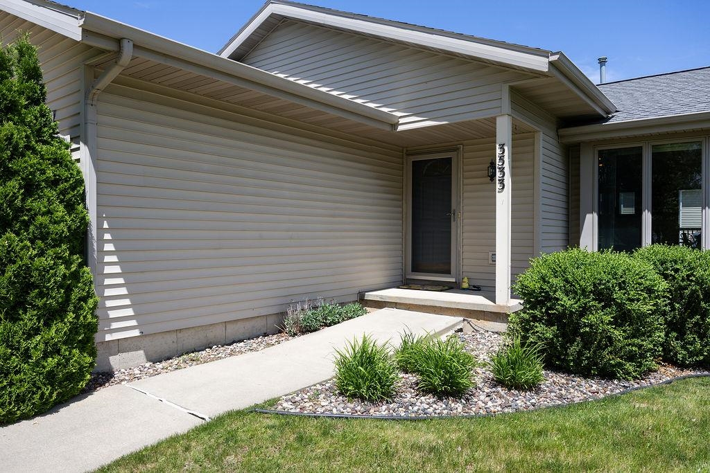 3533 Stonebridge Drive Madison, WI 53719 - Photo 4 of 43