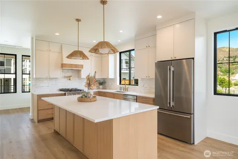 $1,749,998 | 203 Bluebell Lane, Chelan, WA 98816