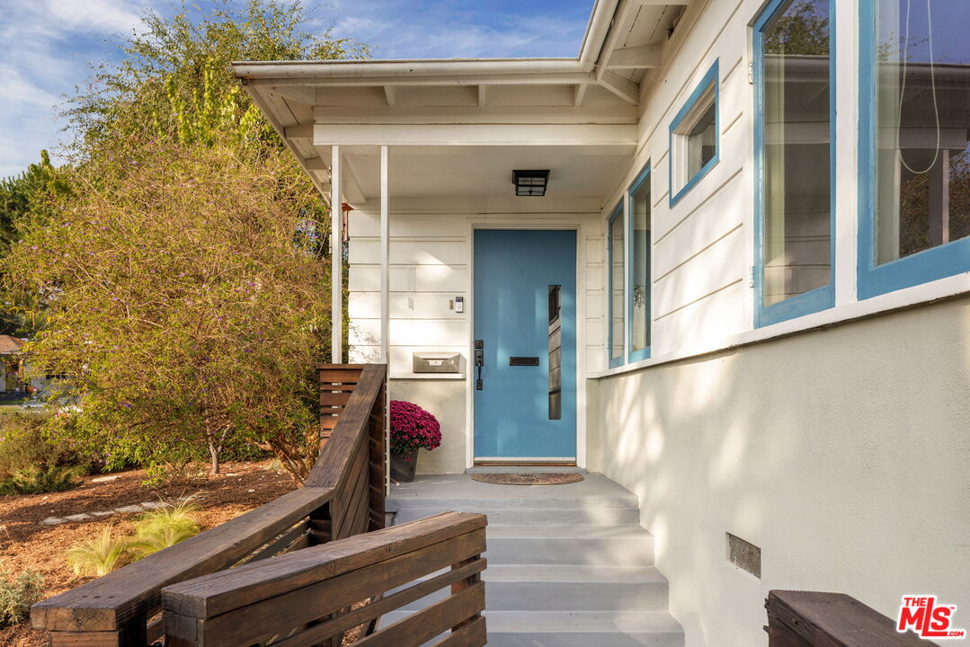 3024 Highview Avenue Altadena, CA 91001 - Photo 3 of 25 a view of bathroom with shower