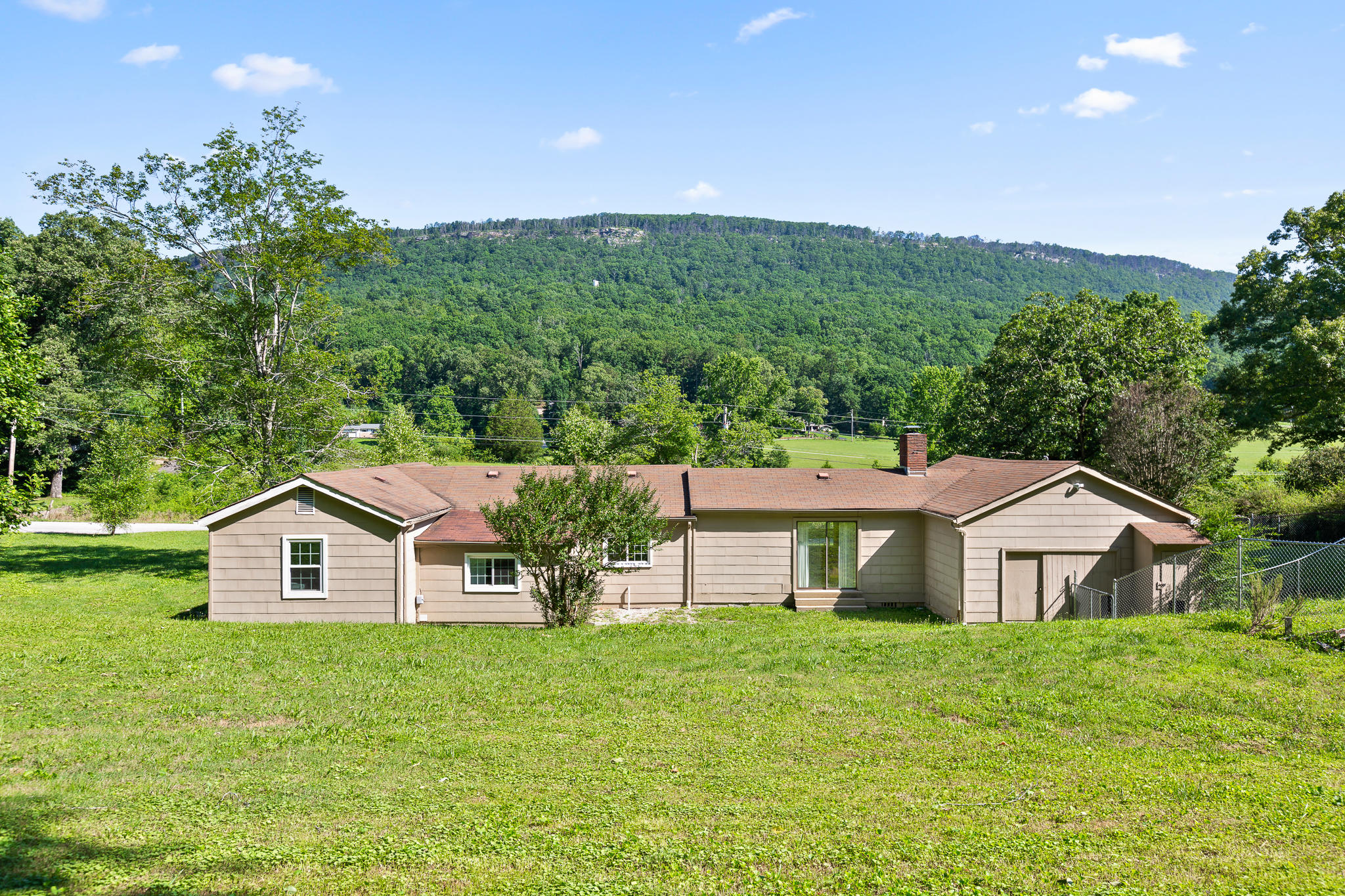 228 Jackson Road Hixson, TN 37343 - Photo 4 of 32 Jackson-7