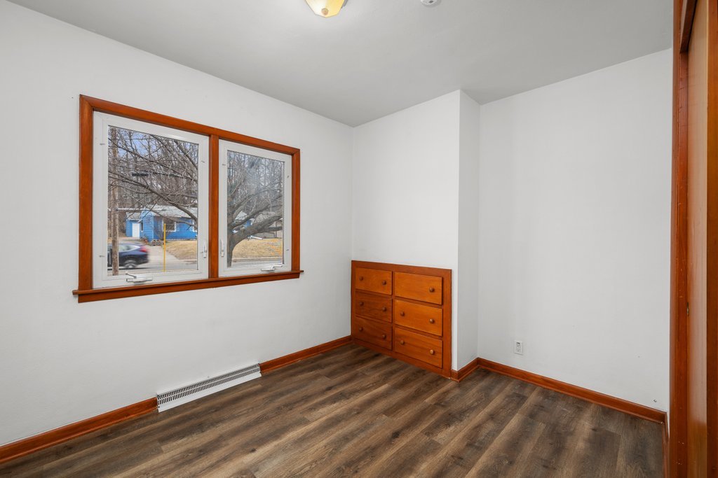 612 Waverly Road Davenport, IA 52804 - Photo 9 of 28 Gallery Image 9