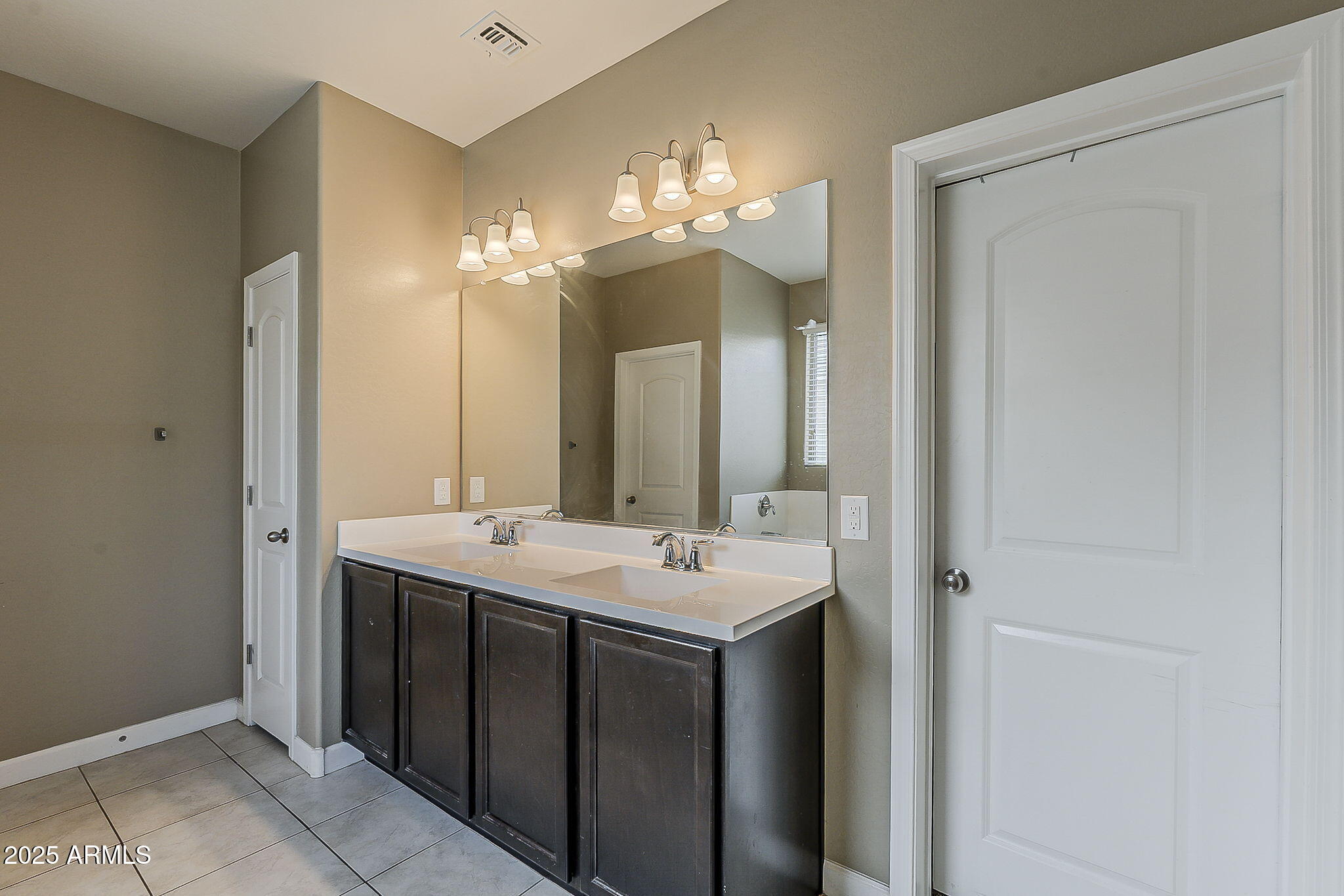 30618 West Osborn Road Buckeye, AZ 85396 - Photo 17 of 27 Primary Bathroom