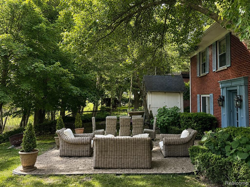 19510 Clement Road Northville, MI 48167 - Photo 10 of 33