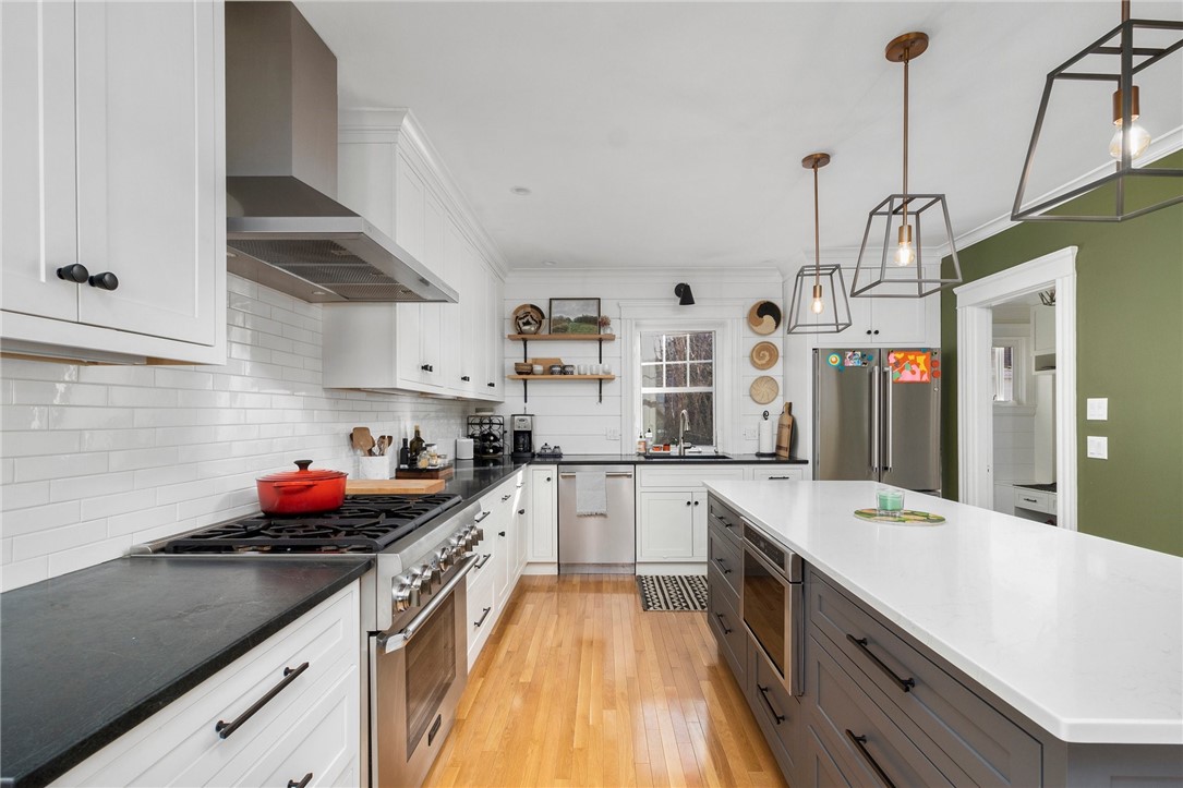 375 Rochambeau Avenue Providence, RI 02906 - Photo 12 of 39 Gallery Image 12