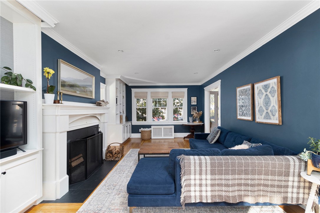 375 Rochambeau Avenue Providence, RI 02906 - Photo 6 of 39 Gallery Image 6