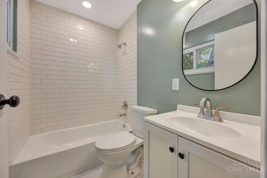 2713 John Gray Road Cincinnati, OH 45231 - Photo 18 of 35 Gallery Image 18