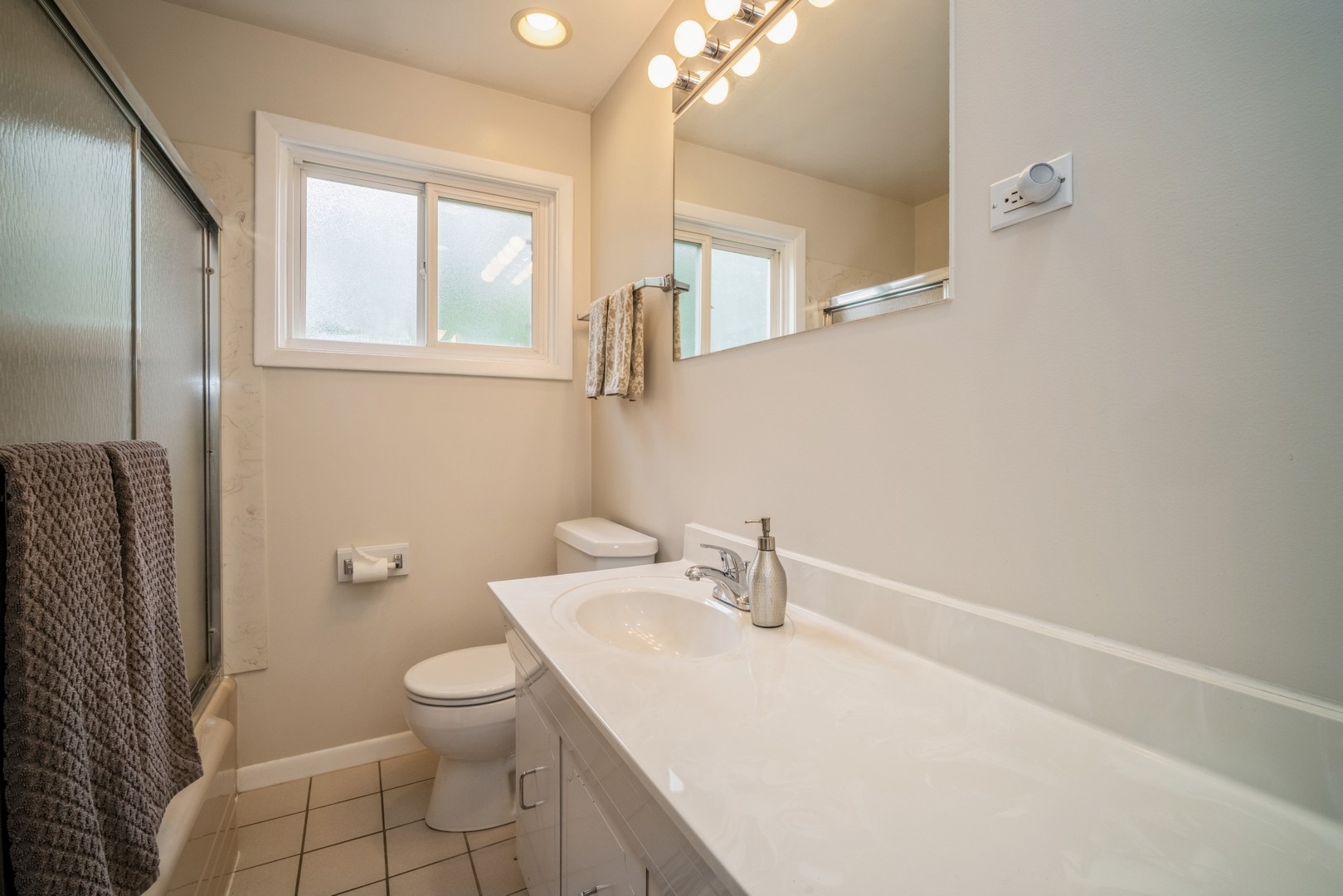 3807 Rugen Road Glenview, IL 60025 - Photo 6 of 12