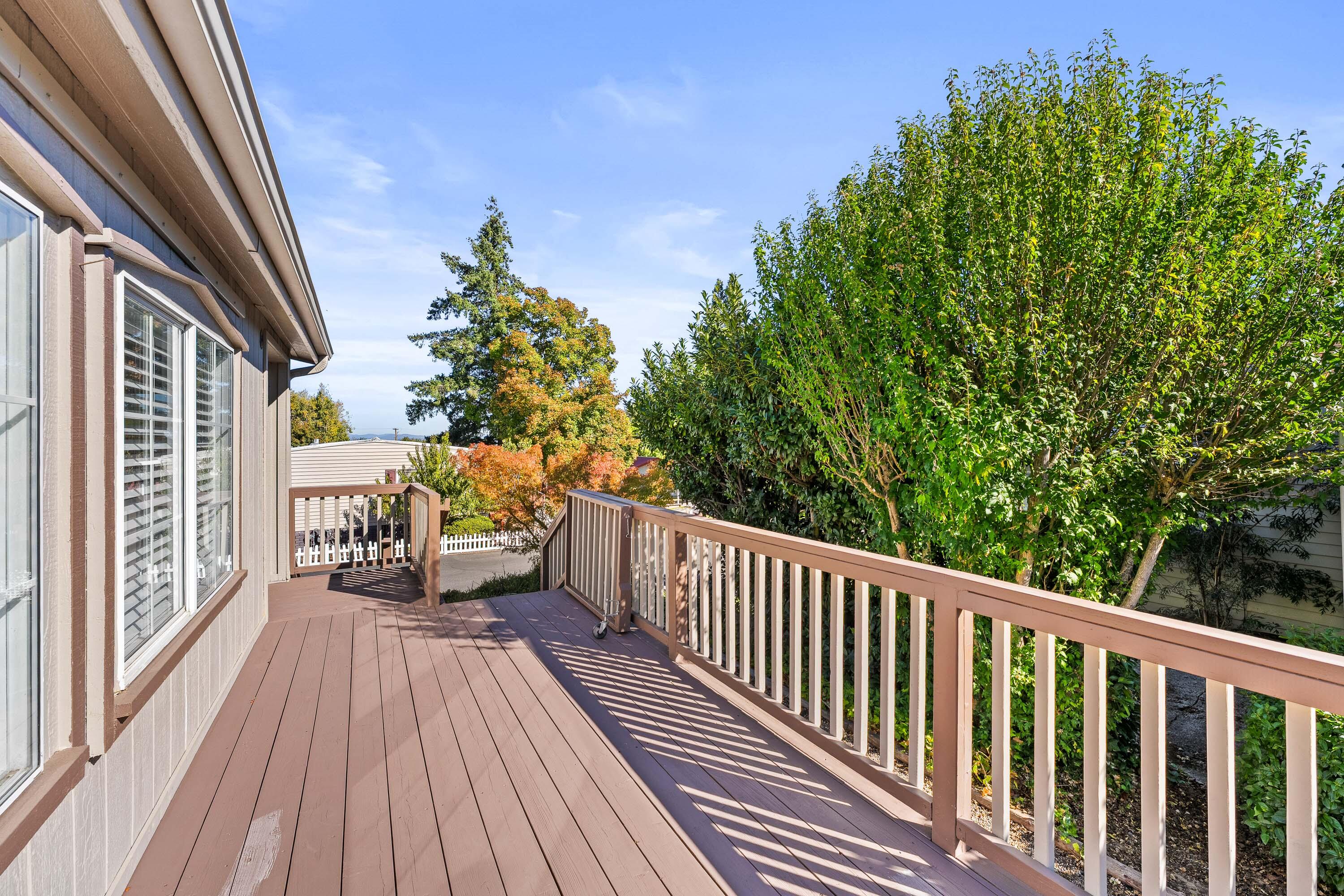 3955 South Stage Road, Unit 52 Medford, OR 97501 - Photo 24 of 31 Deck