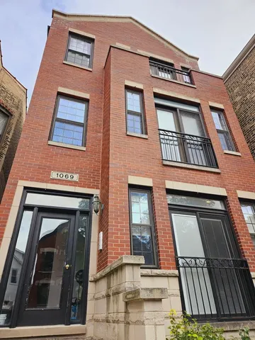 $3,100 | 1069 North Marshfield Avenue, Unit 2, Chicago, IL 60622