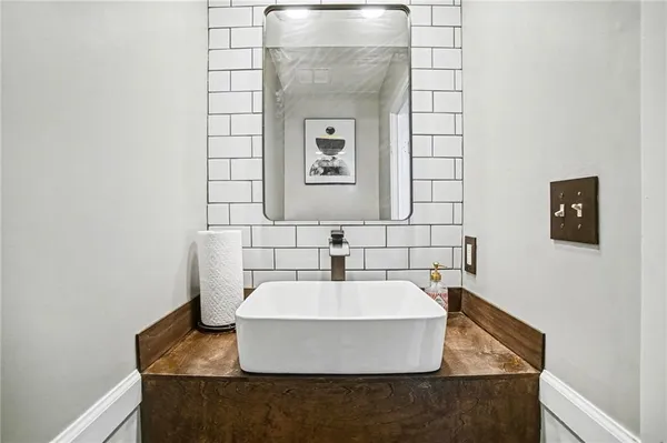 $250,000 | 10016 North Cherry Drive, Kansas City, MO 64155