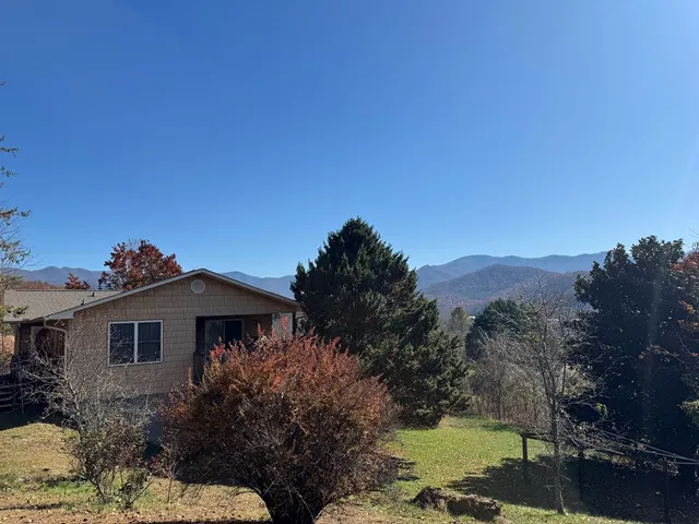 $299,500 | 33 Teaks Drive, Hayesville, NC 28904