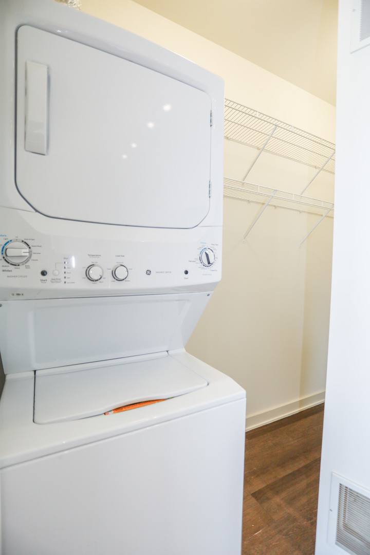 910 West Huron Street, Unit 1310 Chicago, IL 60642 - Photo 9 of 25 a utility room with dryer and washer