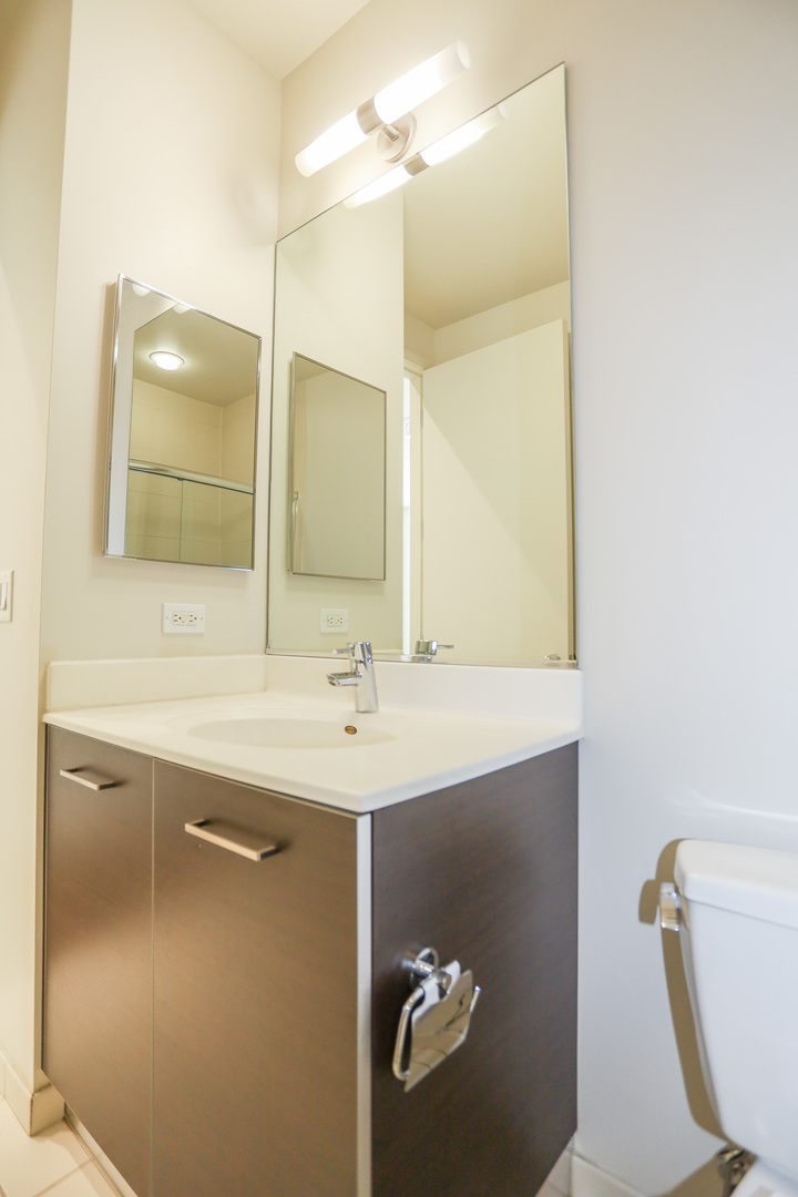 910 West Huron Street, Unit 1310 Chicago, IL 60642 - Photo 10 of 25 a bathroom with a sink and a mirror