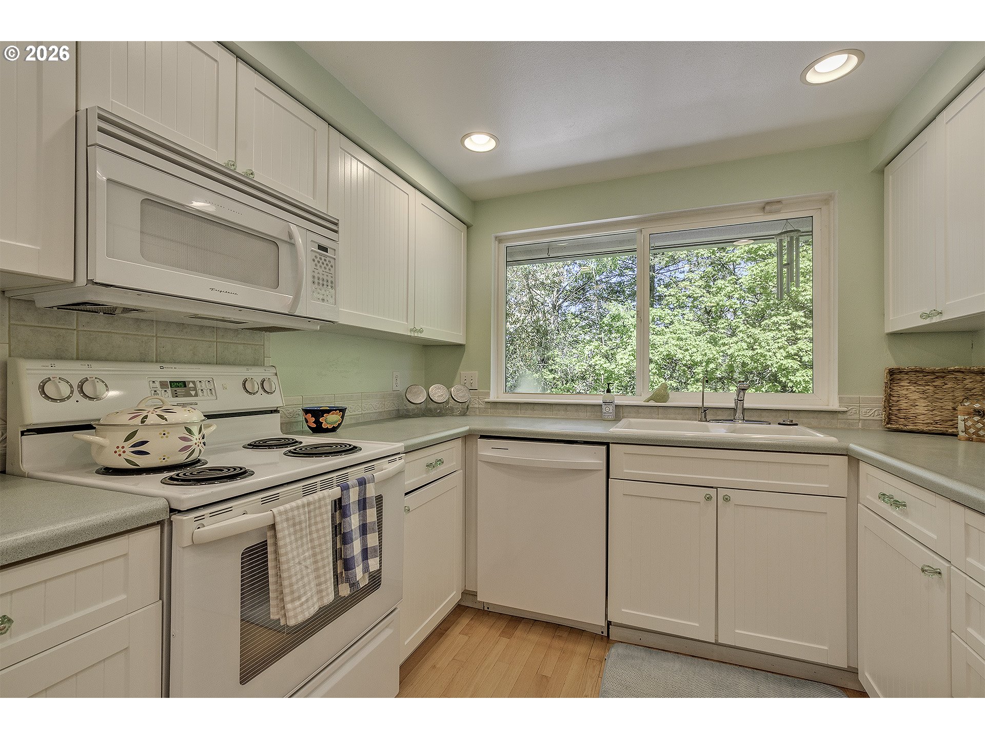 14395 Southwest 27th Court Beaverton, OR 97008 - Photo 12 of 39