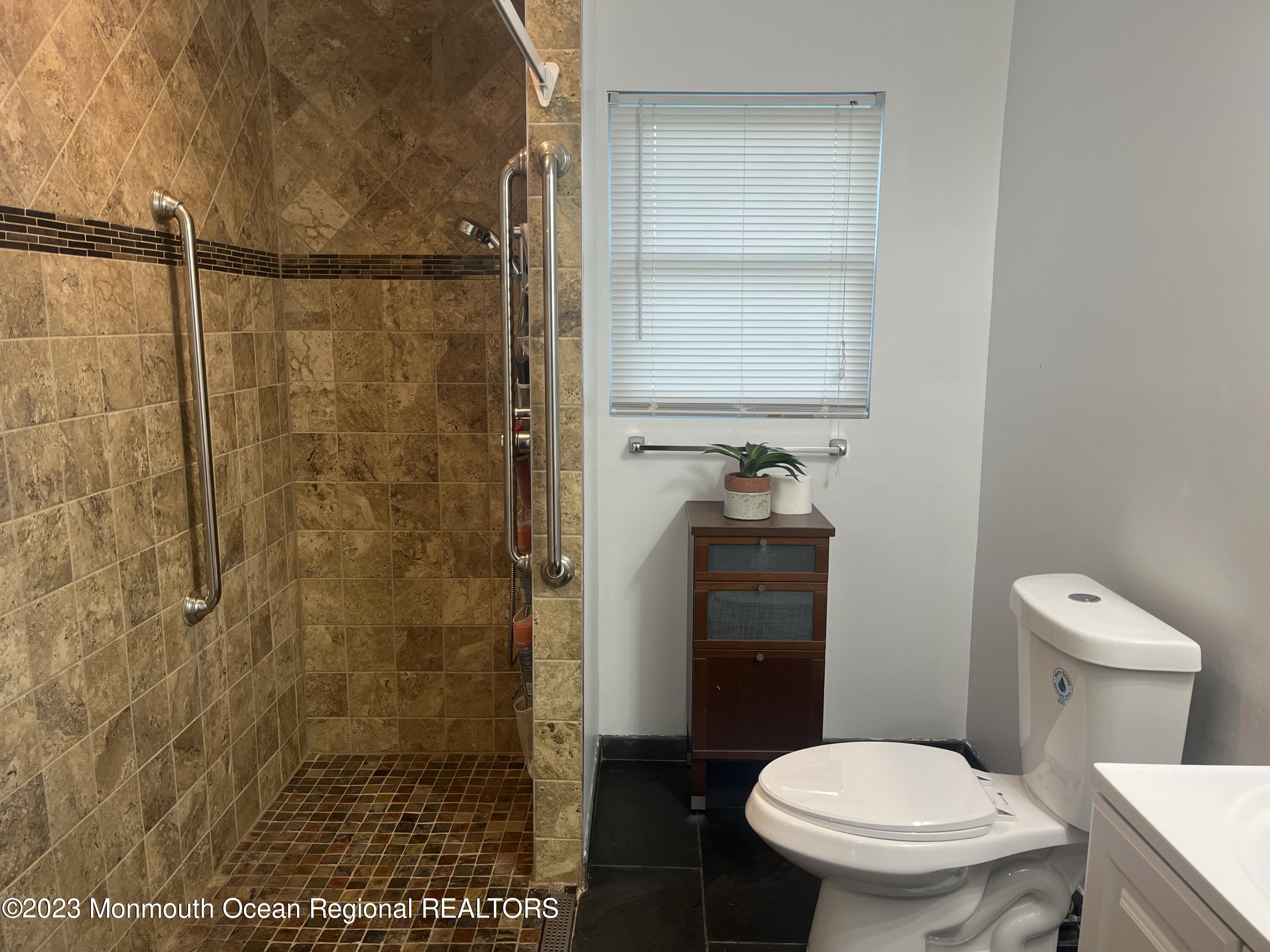 598 Lloyd Road Aberdeen, NJ 07747 - Photo 15 of 32 IMG-2896