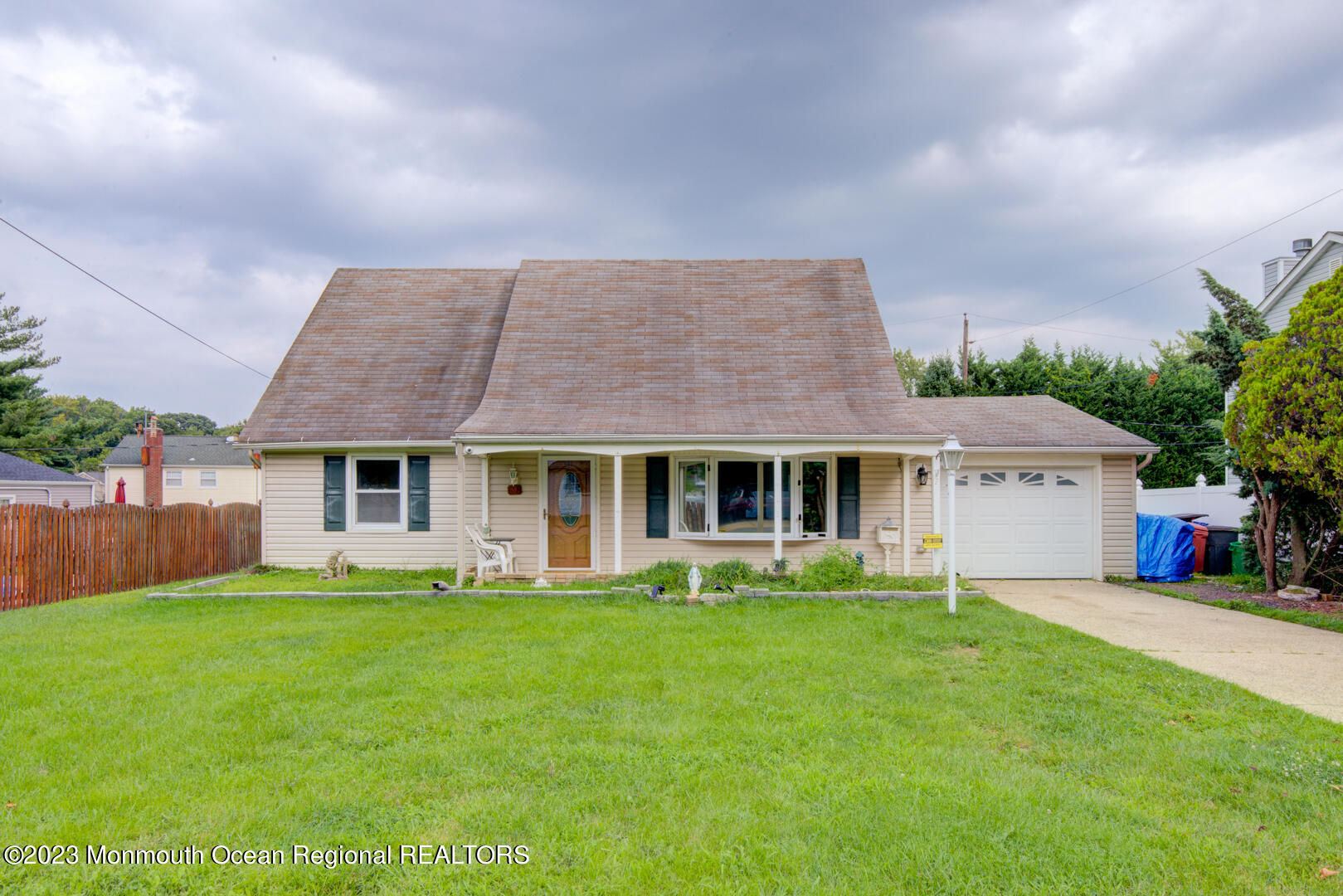 598 Lloyd Road Aberdeen, NJ 07747 - Photo 3 of 32 002(4)