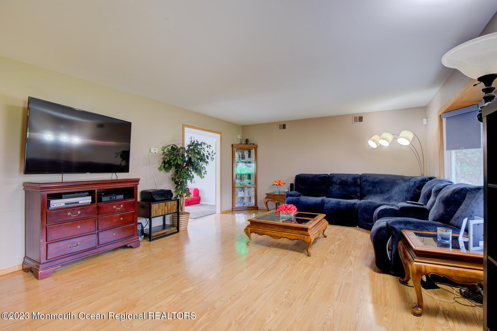 598 Lloyd Road Aberdeen, NJ 07747 - Photo 4 of 32 007(4)