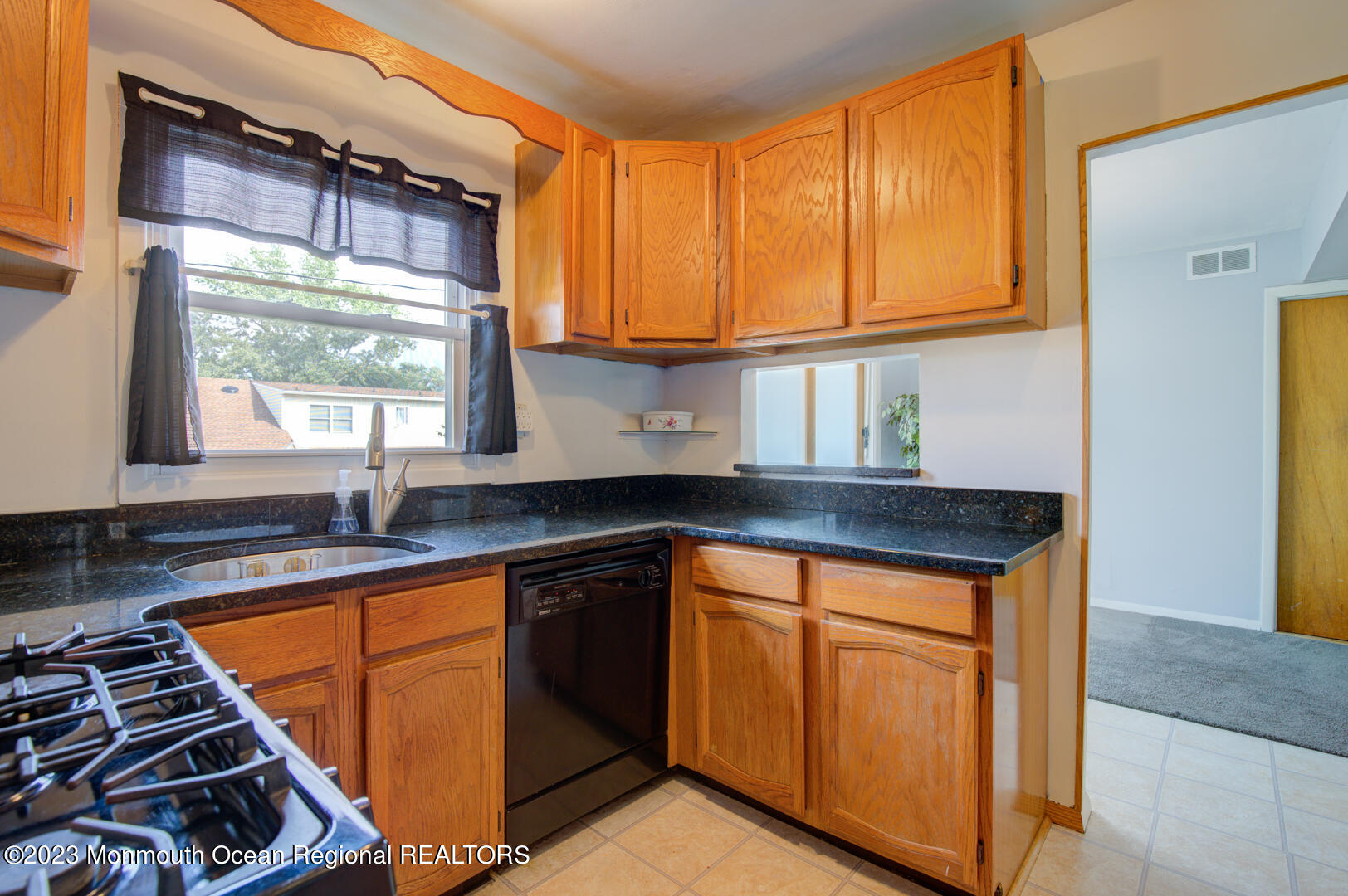 598 Lloyd Road Aberdeen, NJ 07747 - Photo 10 of 32 015(3)