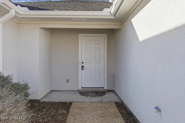 $194,900 | 209 Shadow Lake Drive South, Clinton, MS 39056