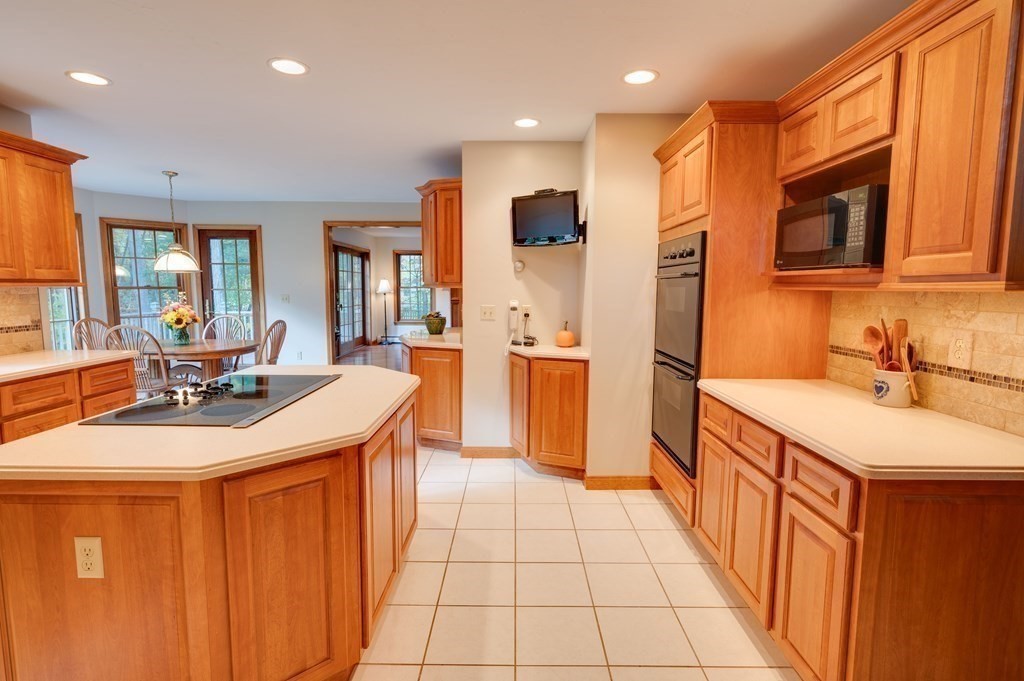 23 Stoneybrook Road Charlton, MA 01507 - Photo 18 of 39 Gallery Image 18