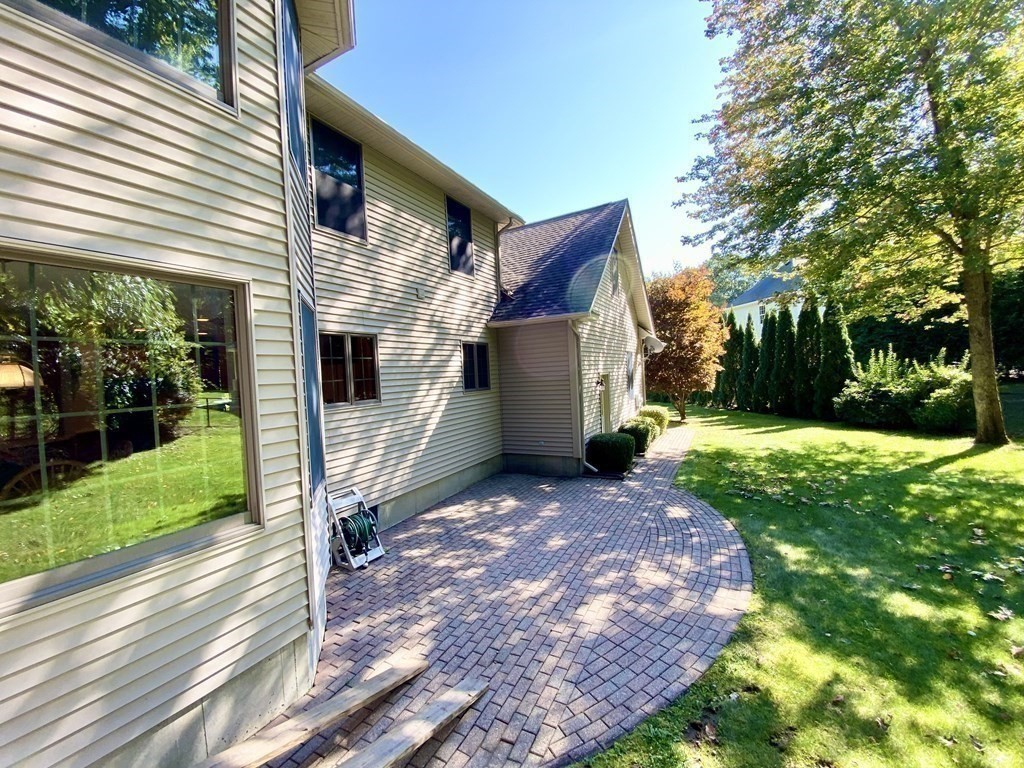 23 Stoneybrook Road Charlton, MA 01507 - Photo 7 of 39 Gallery Image 7